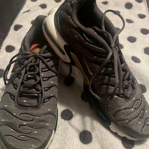 Nike  Air Max Plus SE Iron Metallic Grey mens size 11